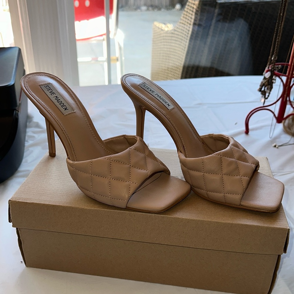 Steve Madden nude heels size 10